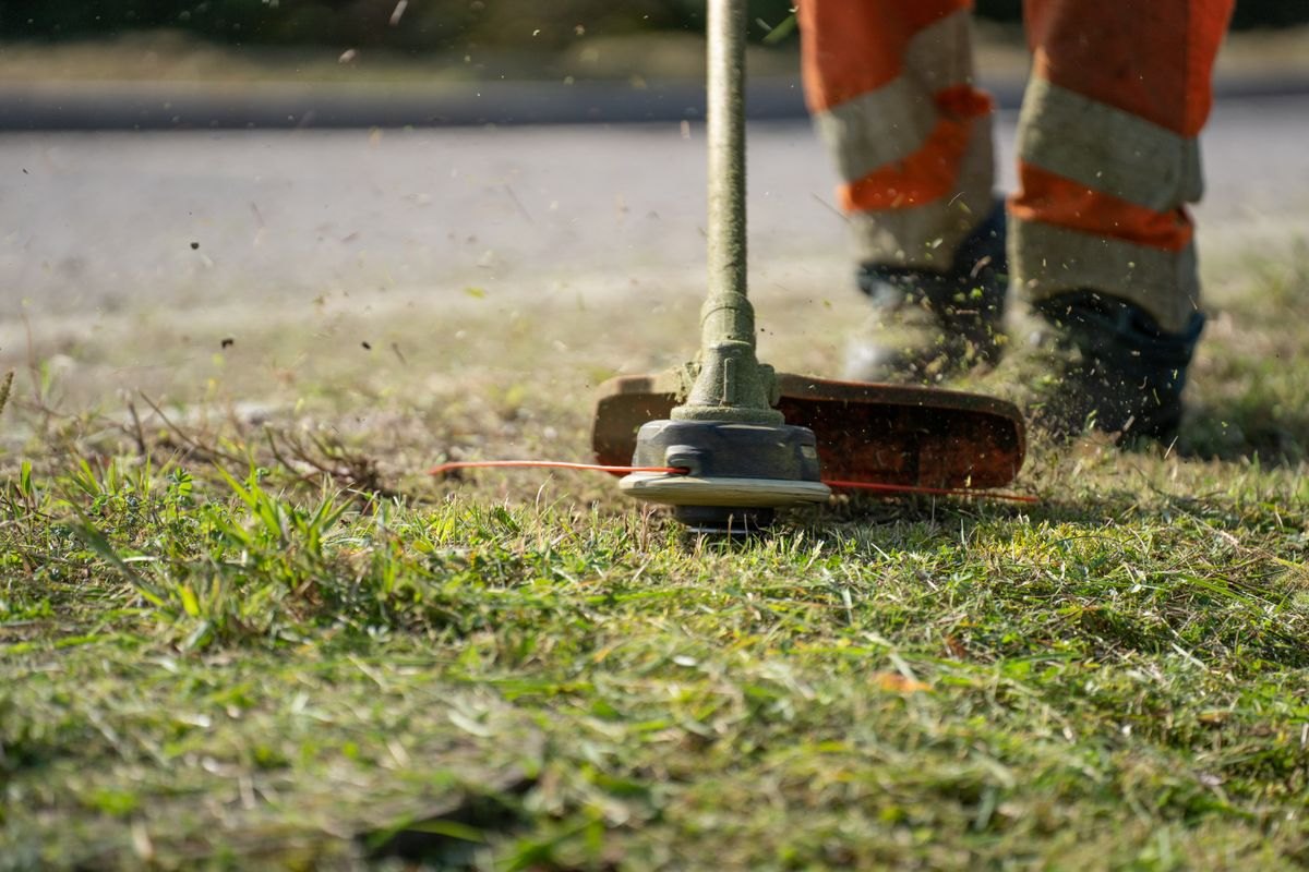 Lawn & Landscaping crew at work